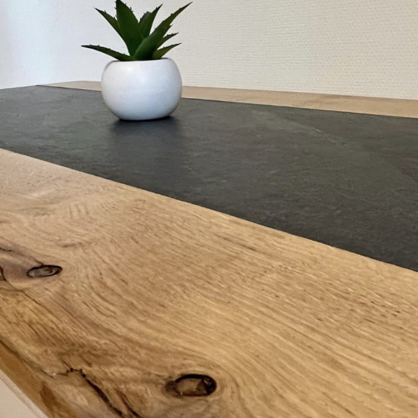 Table basse en noyer et granit