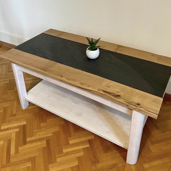 Table basse en noyer et granit